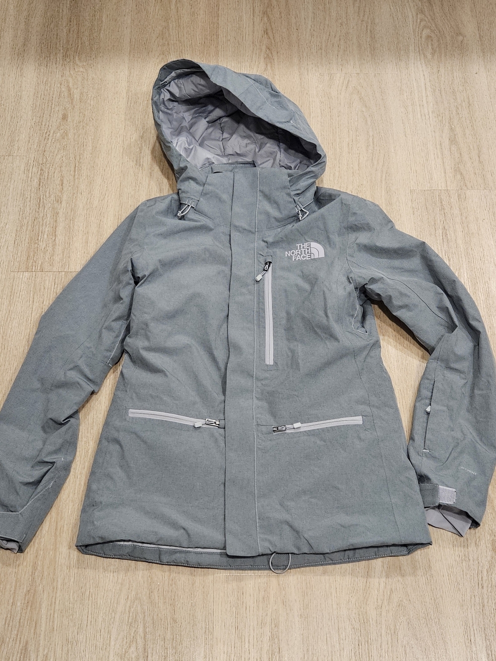 The North Face Women's Small Gray DryVent Waterproof Ski Jacket Hooded Snowboard